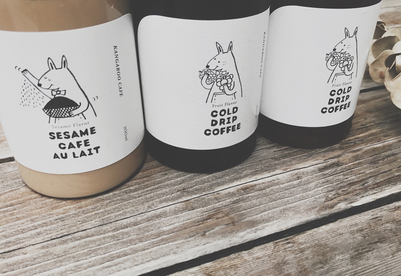 黑巧克力、水果風(fēng)味、芝麻歐蕾三種不同的咖啡包裝設(shè)計(jì)